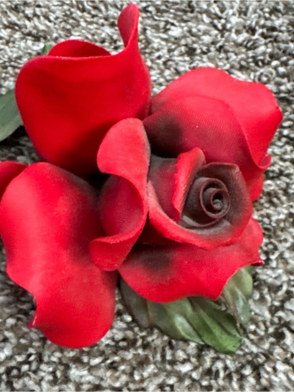 Capodimonte-style porcelain rose figurine
